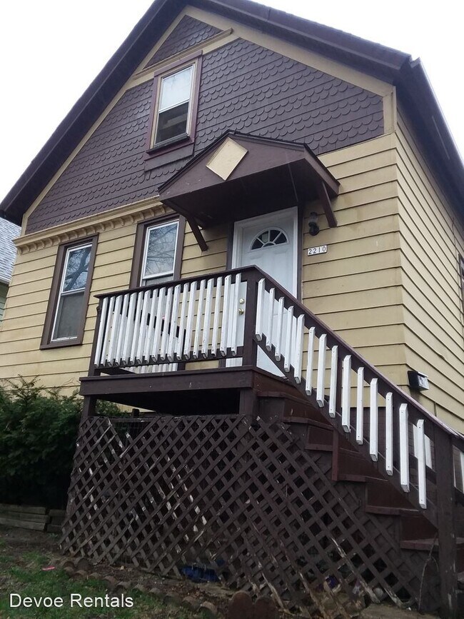 Building Photo - 3 br, 1 bath House - 2210 S. 11th St.