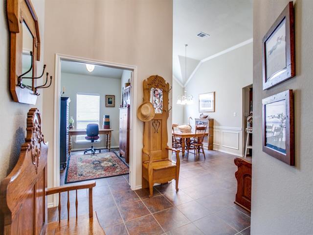 Building Photo - 9744 Water Tree Dr