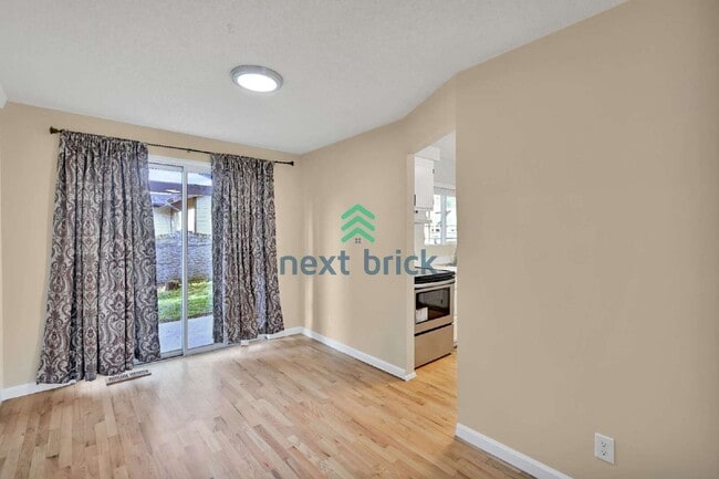 Foto del edificio - Charming 4-Bed Oasis in Renton with 2 Full Baths