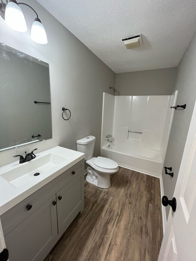 Foto del edificio - 2 Bedroom/1.5 Bathroom Townhome in Clemson, SC!