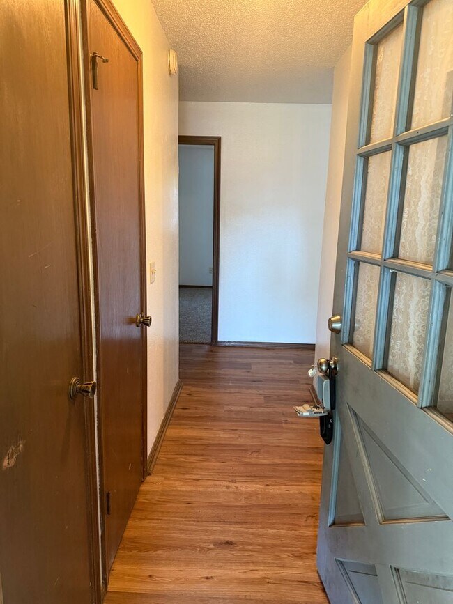 Foto del edificio - For Rent - Charming 3 bedroom home in Yukon!