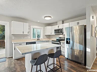 Foto del edificio - 8120 Medellin Cir