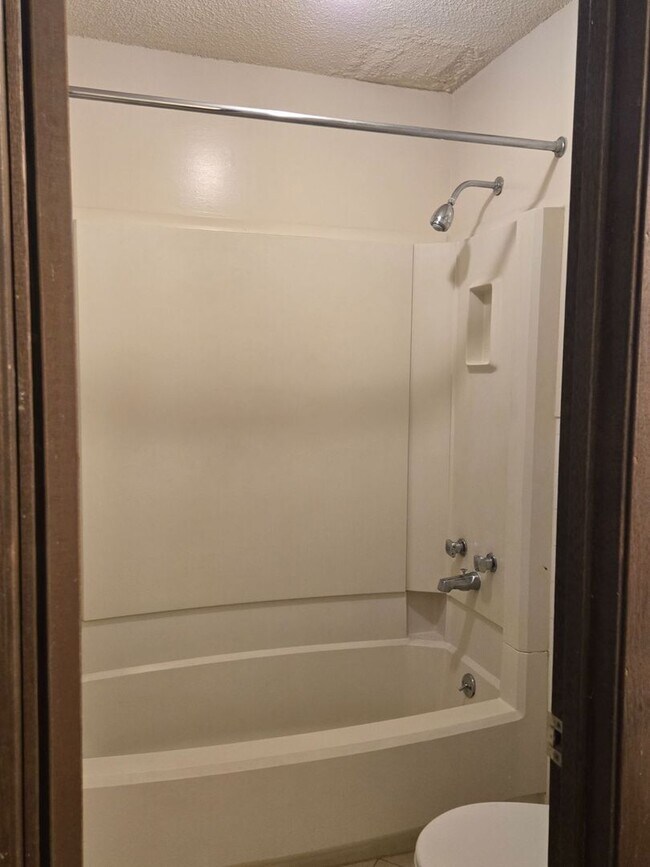 Foto del edificio - Spacious 1 Bedroom, 1.5 Bath Townhouse – M...