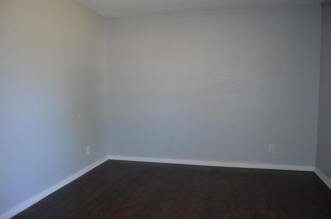 Building Photo - 3902 Hooper Dr