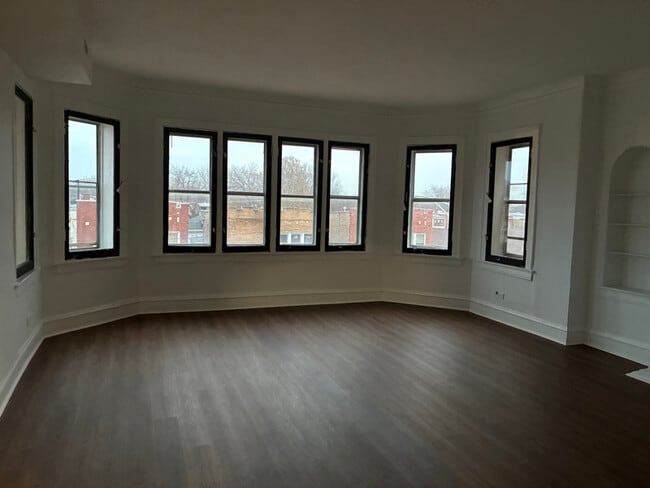 Photo - 7712 S Jeffery Blvd Apartment