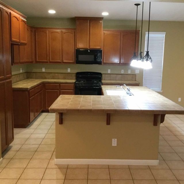 Building Photo - House For Rent in Oakdale