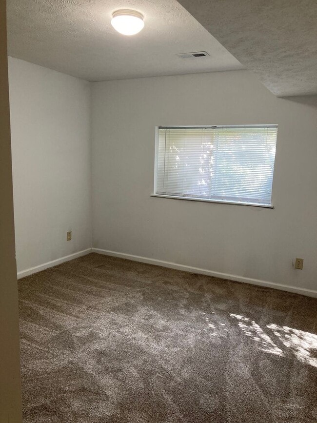 Building Photo - 3 bedroom house