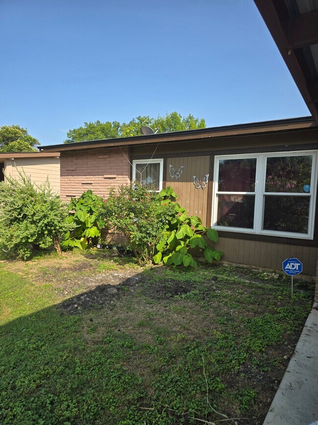 Building Photo - 106 Knollwood Dr