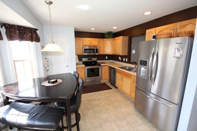 Building Photo - 806 Cobblefield Rd