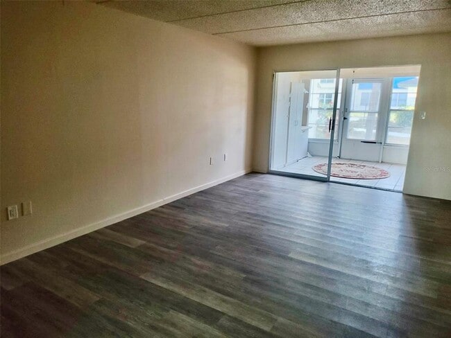 Foto del edificio - 11700 Park Blvd