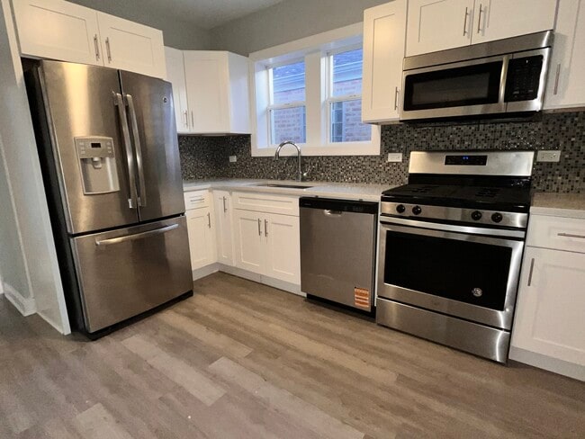 Building Photo - 8728 S Honore St