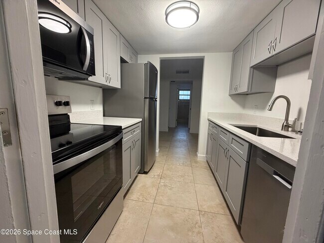 Building Photo - 154 Crescent Beach Dr