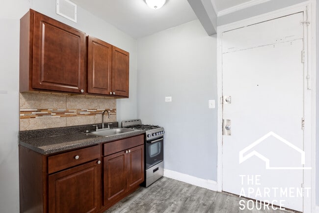 Foto del edificio - 6930 N Greenview Ave