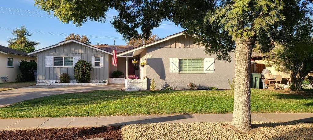 Nice Ranch Style Home - 3793 E Saginaw Way