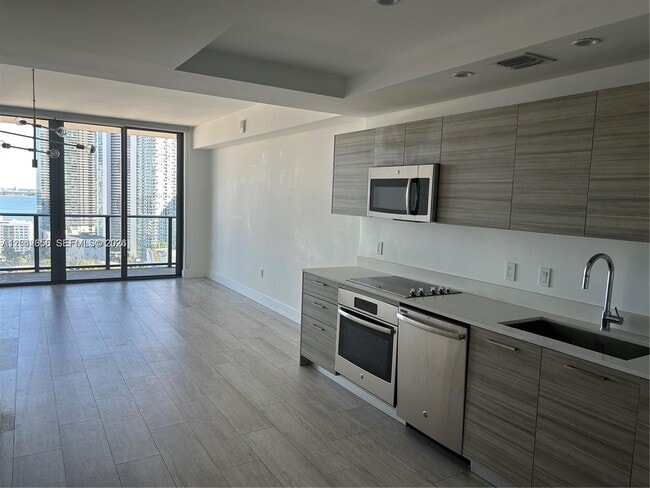 Foto del edificio - 121 NE 34th St