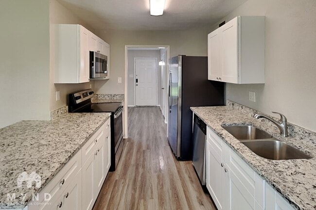 Building Photo - 2822 Canary Ln