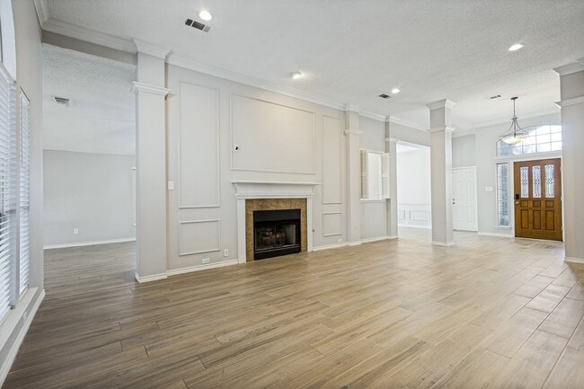 Building Photo - 2911 Stonepointe