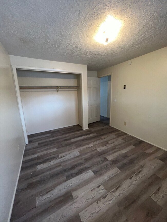 Building Photo - 2 Bed 1 Bath in Boise!