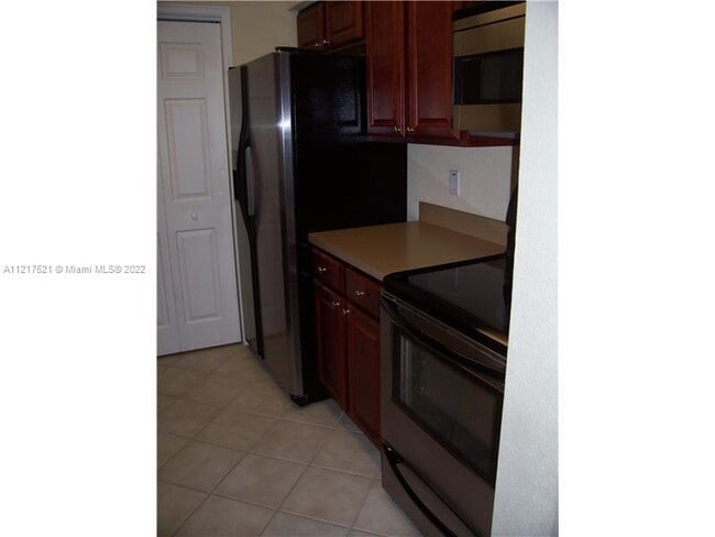 Building Photo - 949 Riverside Dr