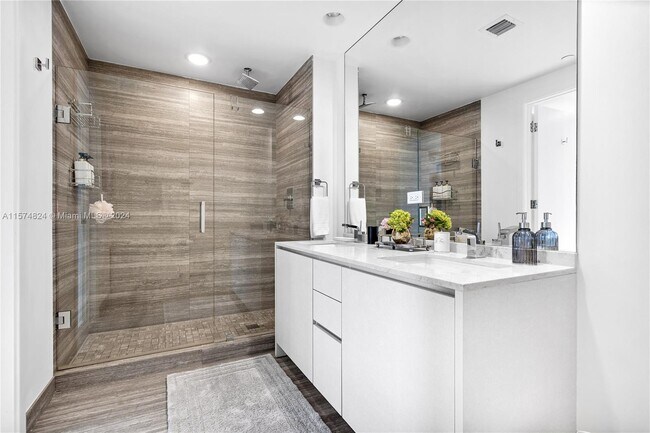 Foto del edificio - 1010 Brickell Avenue Unit 2509