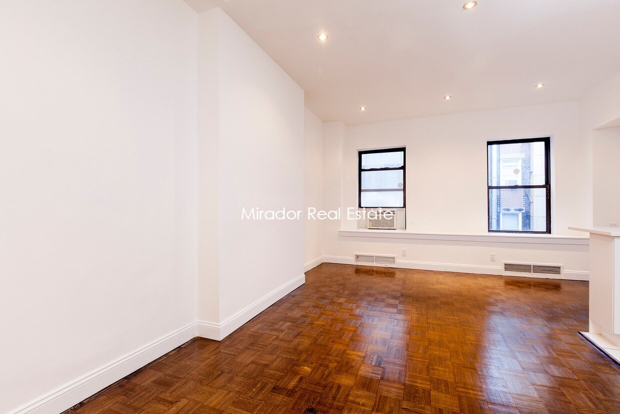 Primary Photo - 37 W 16th St