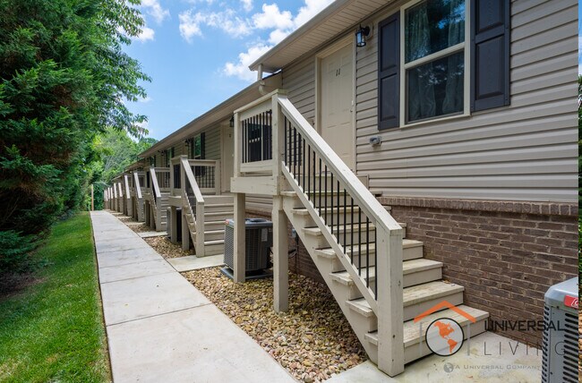 Foto del edificio - Rockingham Townhomes