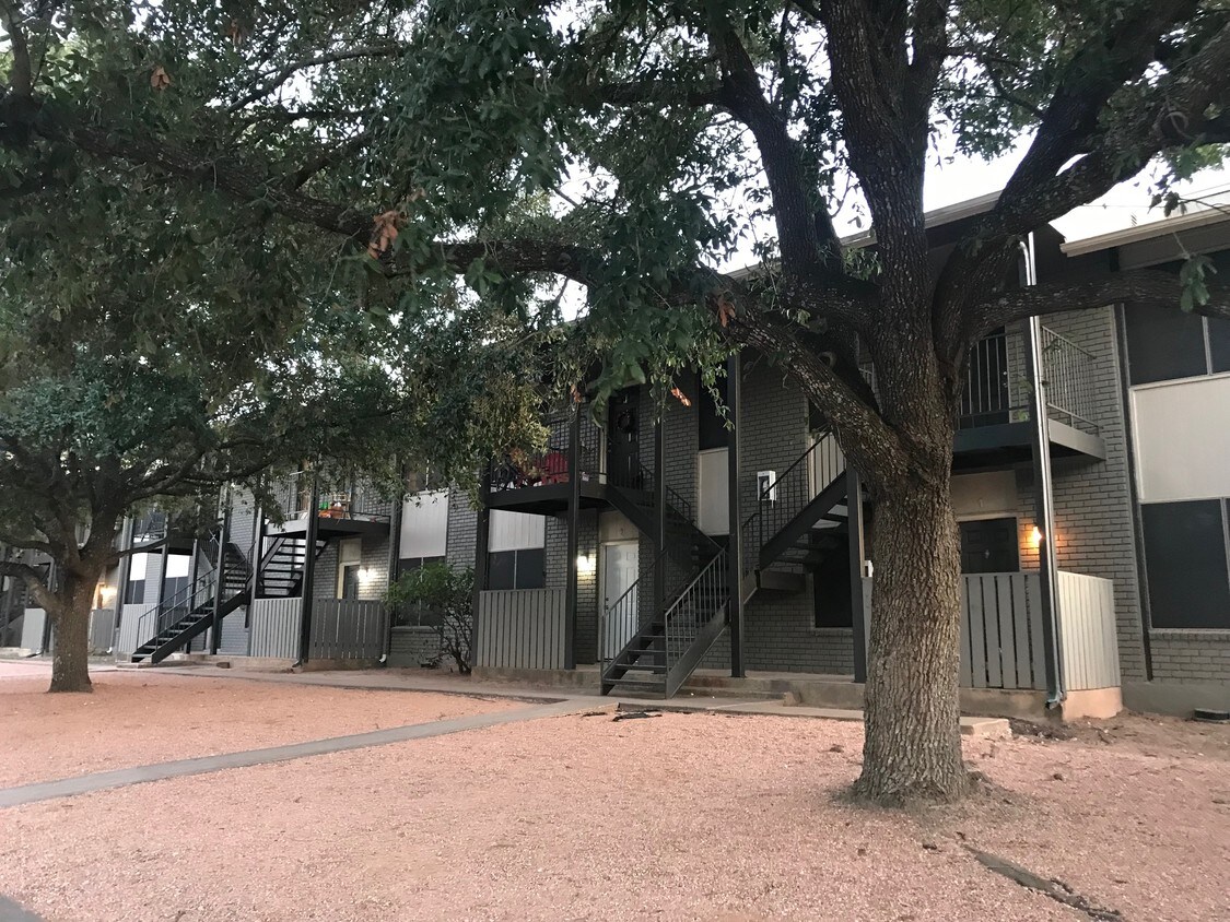 Primary Photo - 11519 Pecan Creek Pkwy