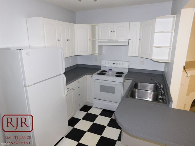 Building Photo - 404 N Mandan St