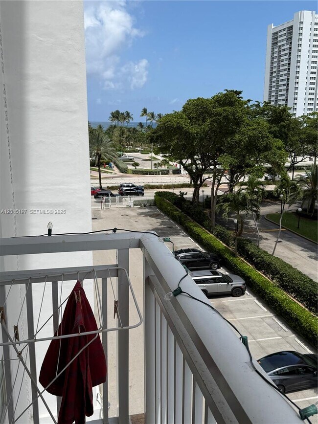 Building Photo - 1849 S Ocean Dr