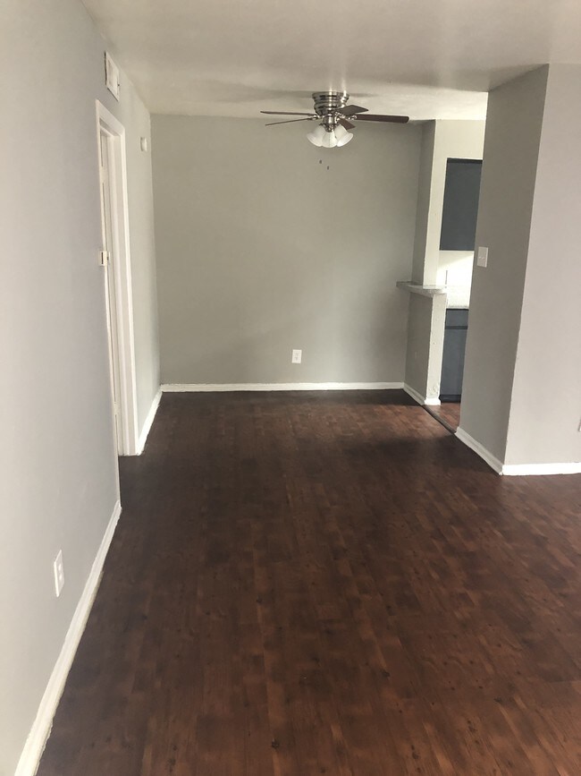 Regency Apartments 2507 Airport Cir Arlington, TX Apartments for