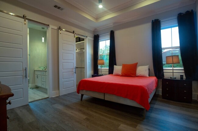 Foto del edificio - 2201 Esteban St