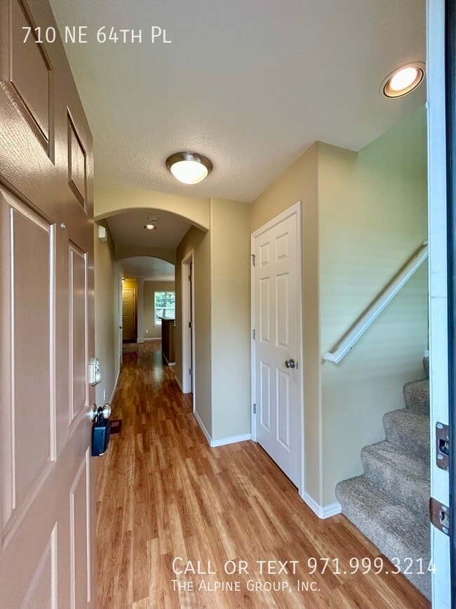 Building Photo - 710 NE 64th Pl