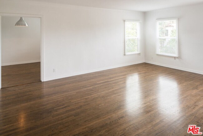 Foto del edificio - 5861 Whitworth Dr