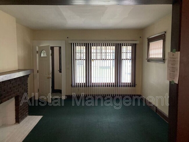 Foto del edificio - 10731 Elmarge Ave