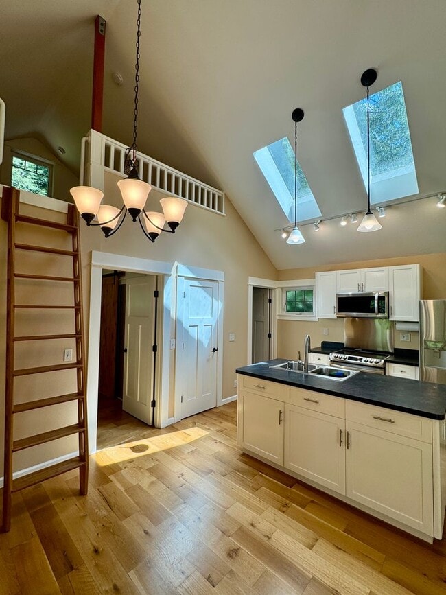Building Photo - Luxury finishes throughout this craftsman ...