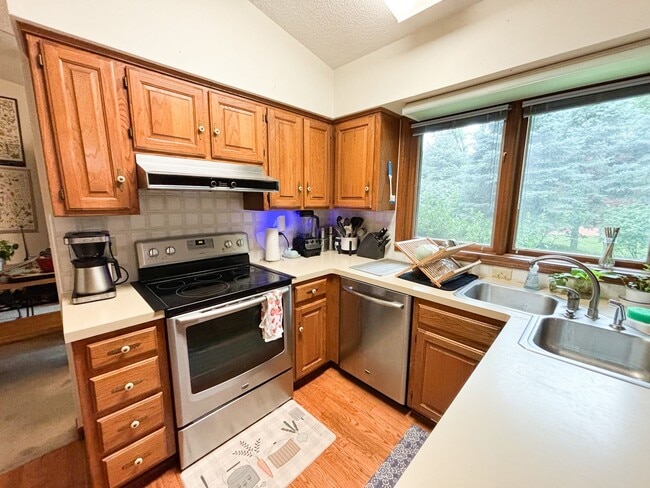 Building Photo - Italian Estates Property Management