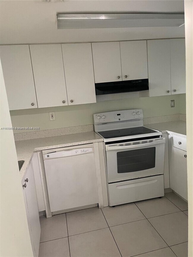 Foto del edificio - 8215 SW 152nd Ave