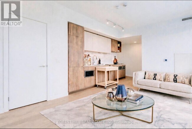 Building Photo - 2020 Bathurst St