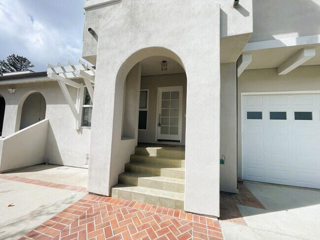 Foto del edificio - Spacious 3-Bedroom, 2-Bath Home in the Hea...