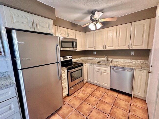 Building Photo - 1824 Monroe St