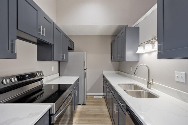 Building Photo - 2636 Villa Park Dr