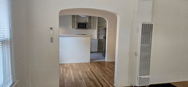Foto del edificio - Downtown 2 bedroom apartment in triplex