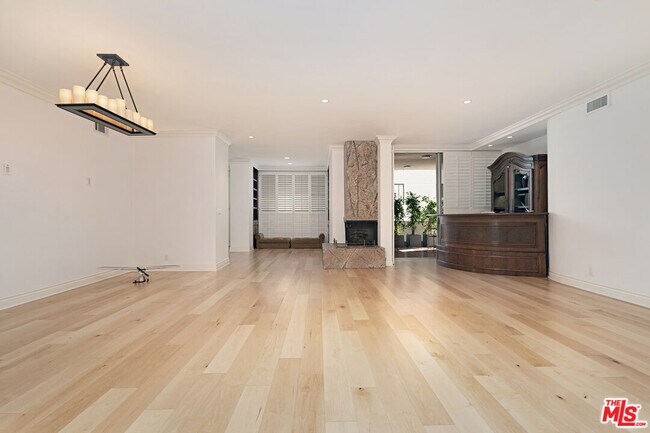 Building Photo - 1333 S Beverly Glen Blvd