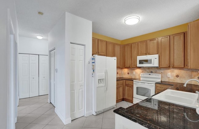 Building Photo - 2938 Crestwood Ter