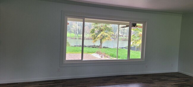 Foto del edificio - Riverfront 3 bedroom home in Winchester