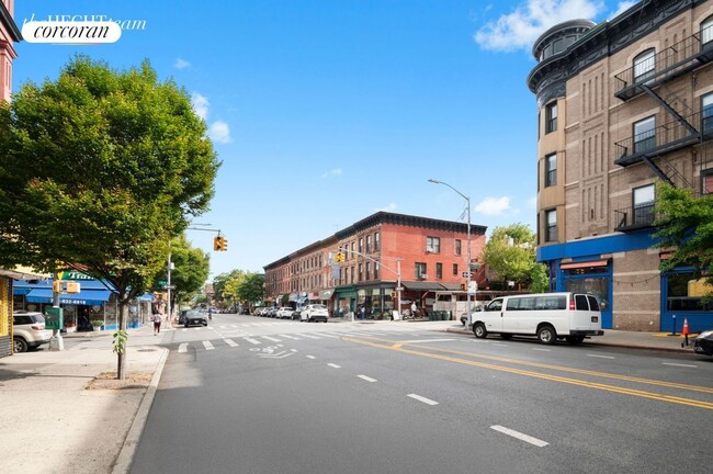 Building Photo - 492 11th St