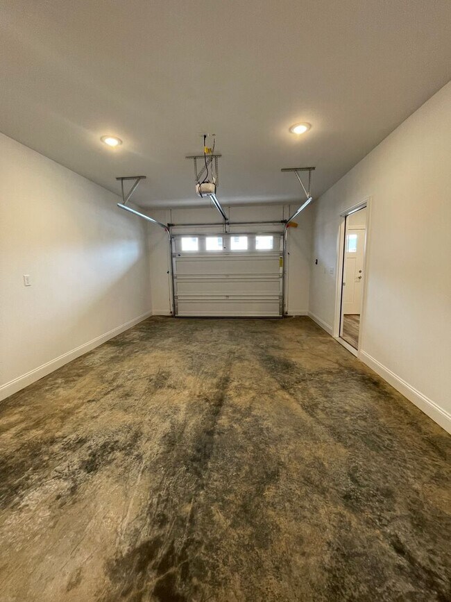 Foto del edificio - Townhome for rent in Crescent Ridge subdiv...