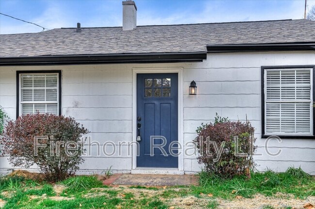 Building Photo - 810 Royalette Ave