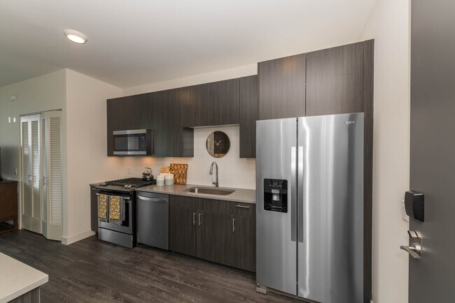 Building Photo - 881 W Agatite Ave