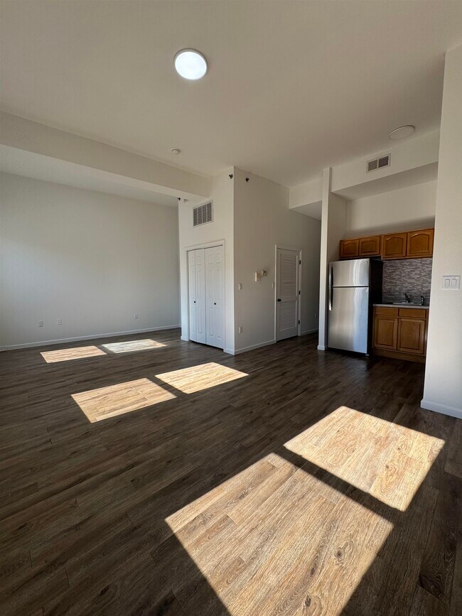 Foto del edificio - 517 COMMUNIPAW Ave